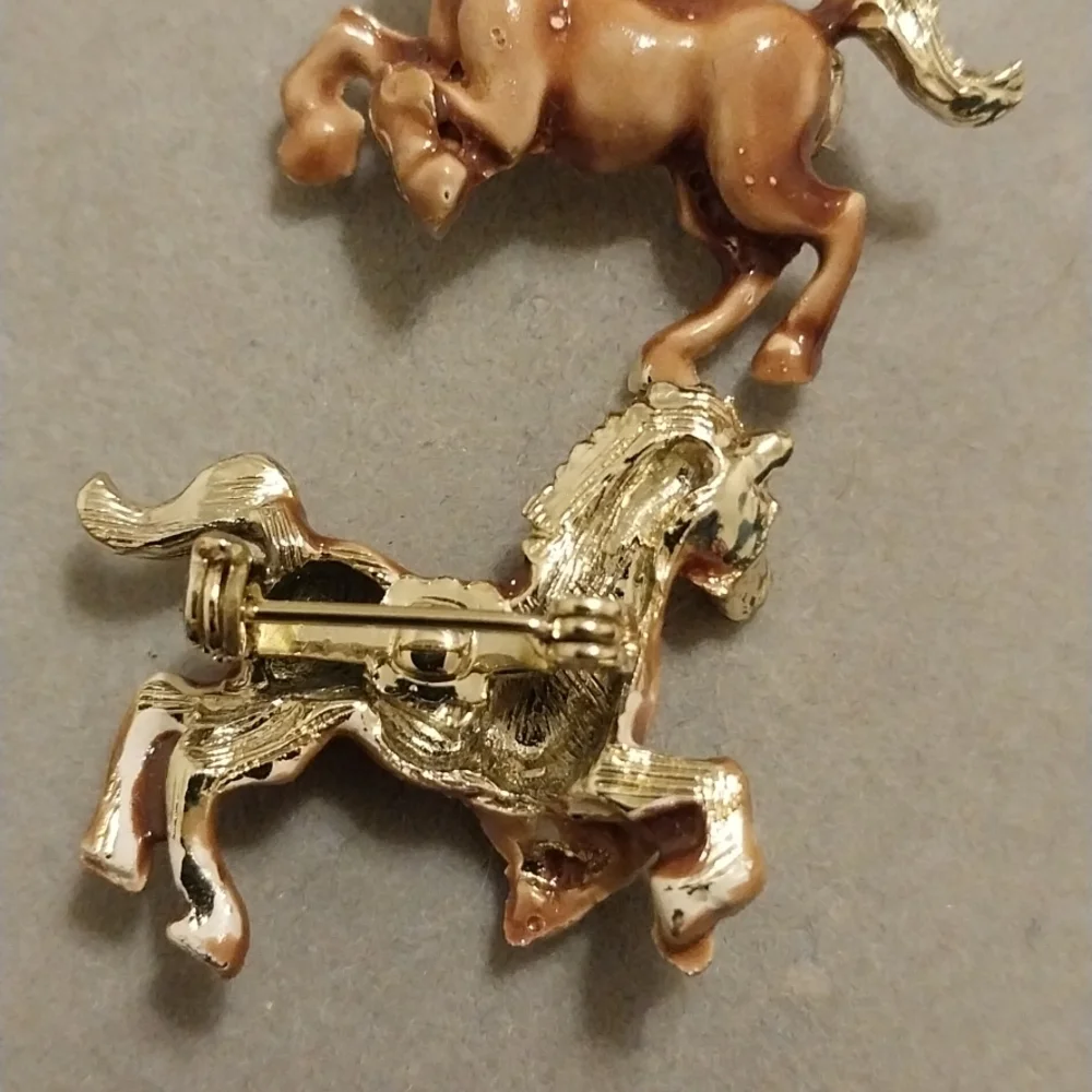 Vintage Horse pins Set Of Two - Picture 3 of 3